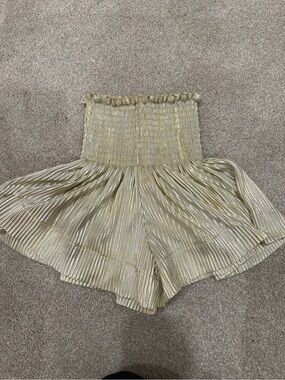 QUEEN OF SPARKLES girls Metallic Gold Pleated Smocked Waist Shorts